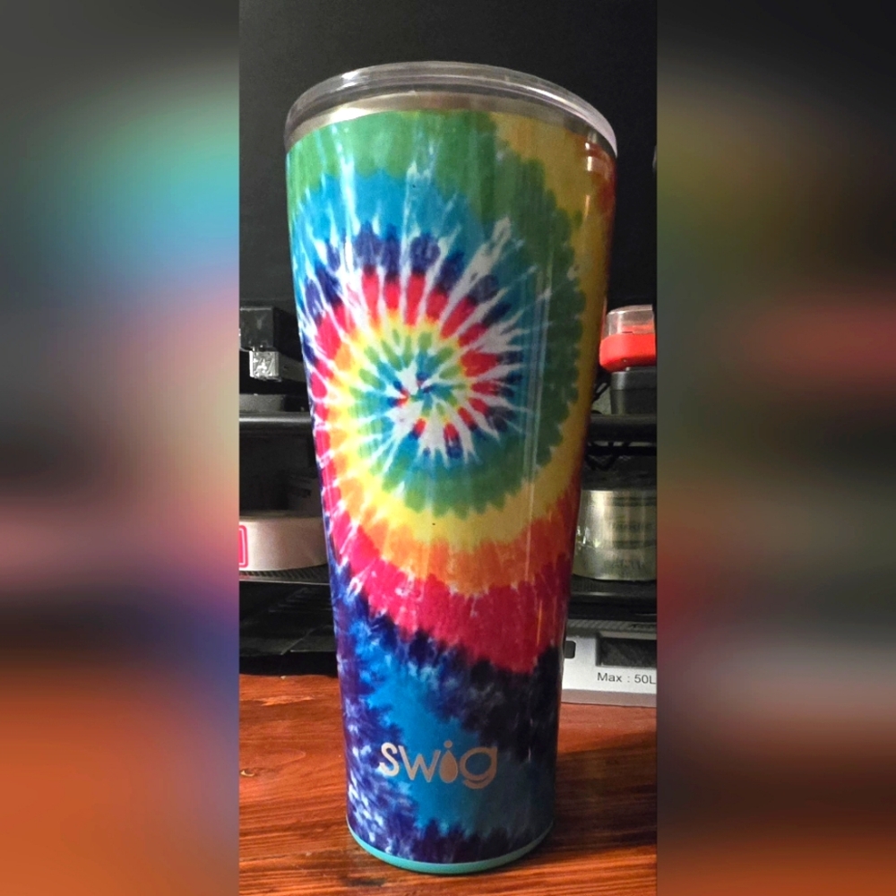 Swig Groovy Tie Die 32 oz. Tumbler NO SCRATCHES